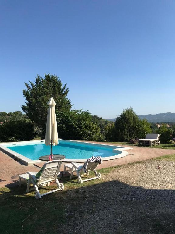 Il Casale Di Lavinia Bed & Breakfast Fabro Bagian luar foto